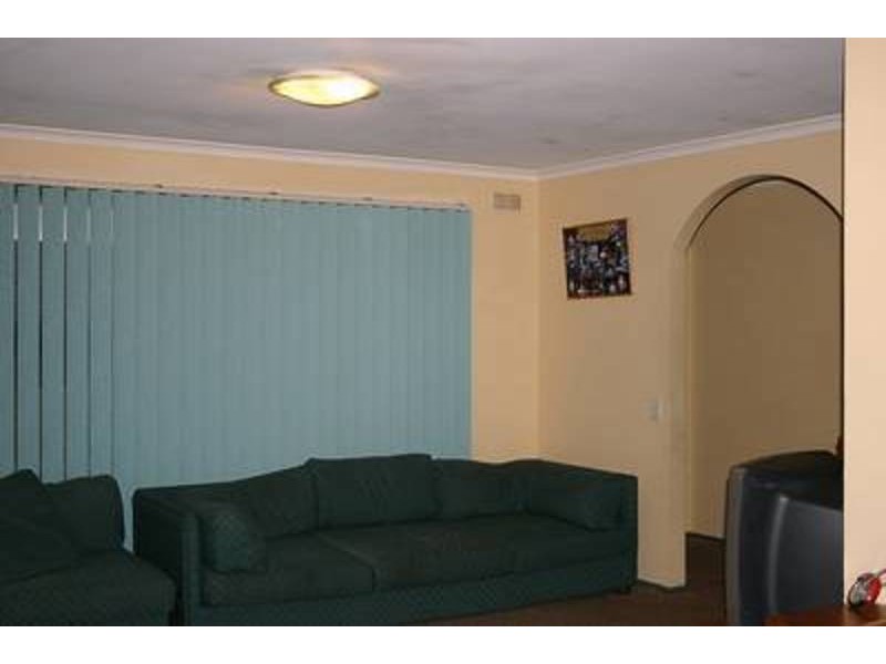 18 Russell Street, Woodend VIC 3442