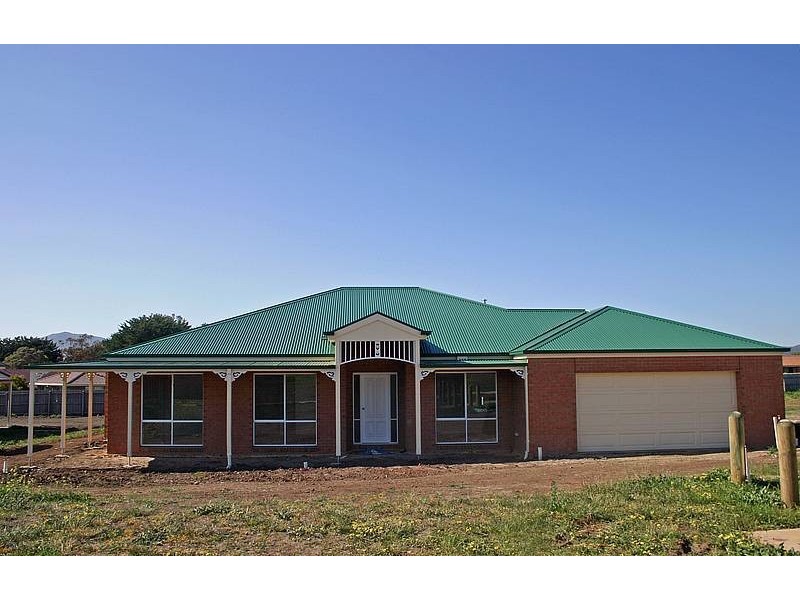 12 Vernon Close, New Gisborne VIC 3438