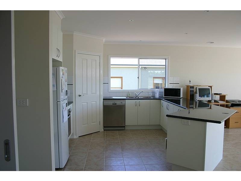 12 Vernon Close, New Gisborne VIC 3438