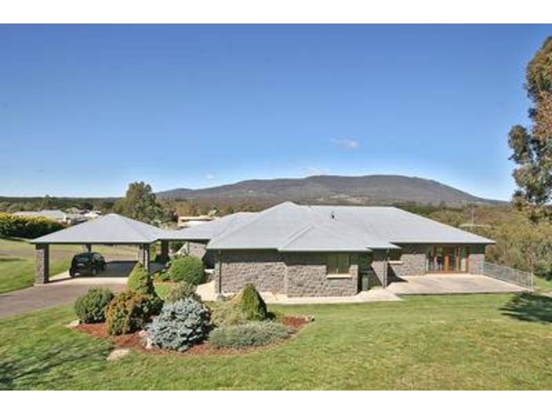 1 Samuel Court, Woodend VIC 3442
