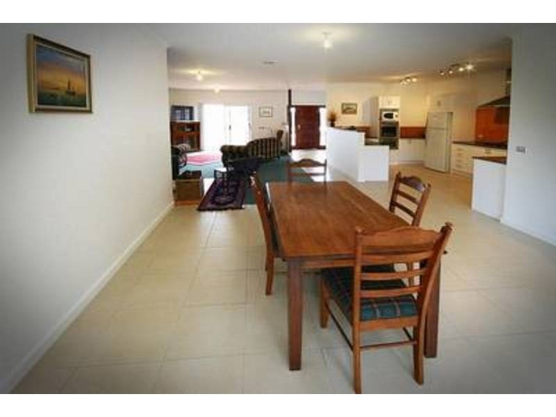 25 Ballymoyer Mews, Woodend VIC 3442