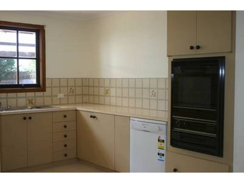 8 James Court, Woodend VIC 3442