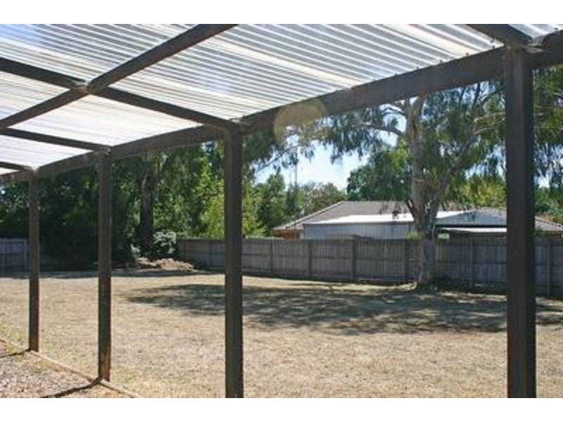 8 James Court, Woodend VIC 3442