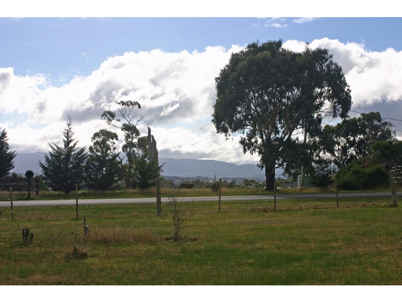 41 Dixon Road, Gisborne VIC 3437