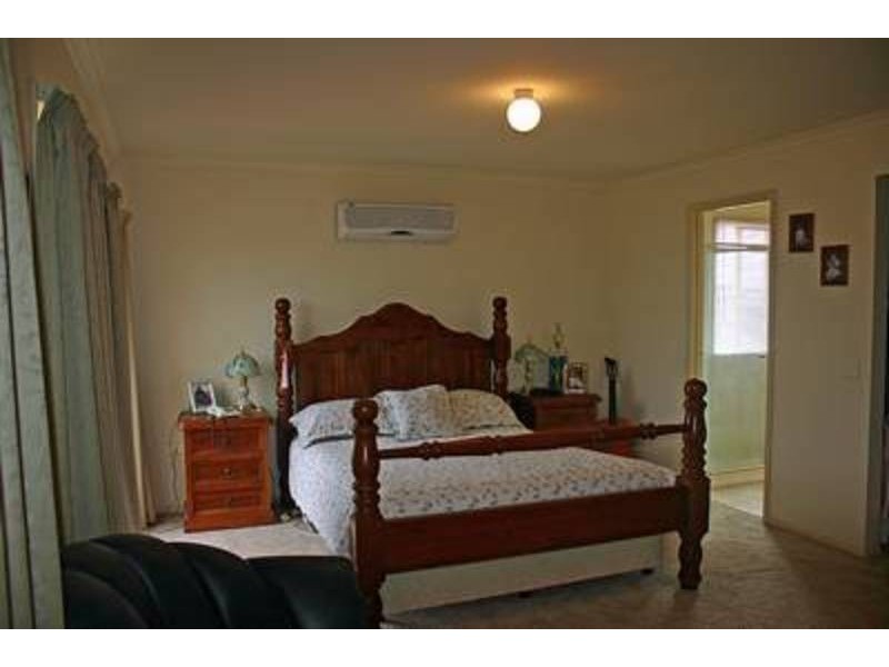 41 Stuartfield Avenue, Romsey VIC 3434