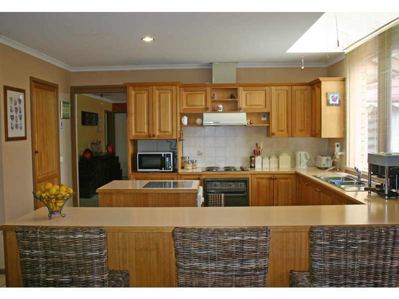 6 Sunrise Court, Gisborne VIC 3437