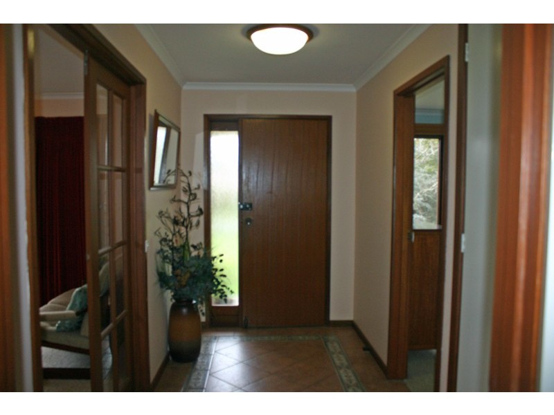 1 Robert Court, Gisborne VIC 3437