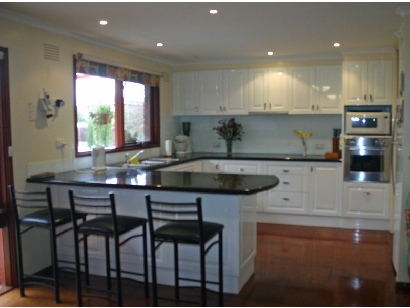 1 Robert Court, Gisborne VIC 3437