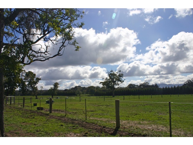 917 Bacchus Marsh Road, Bullengarook VIC 3437