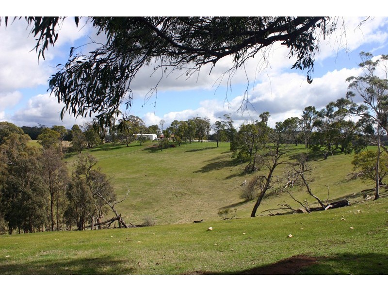 917 Bacchus Marsh Road, Bullengarook VIC 3437