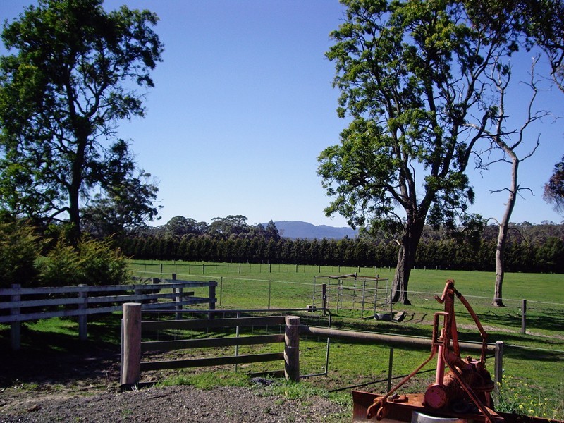 917 Bacchus Marsh Road, Bullengarook VIC 3437