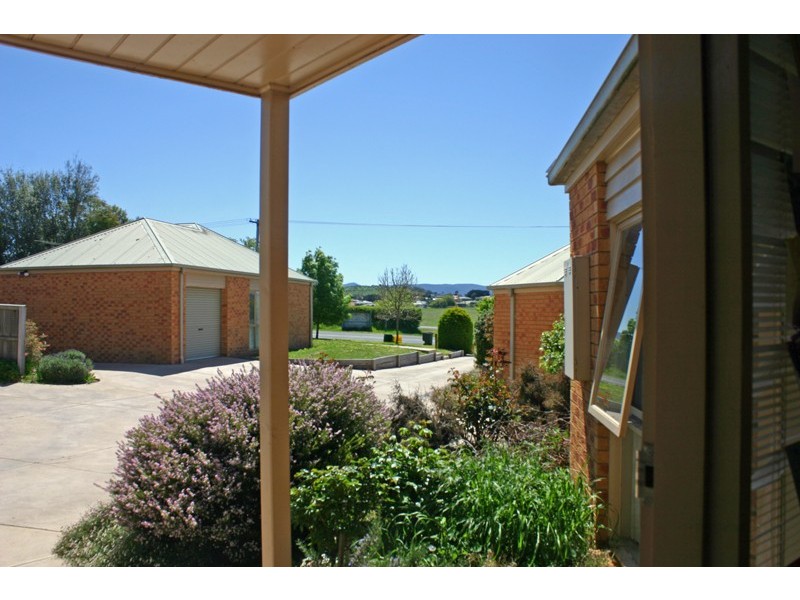 3/64 Sheedy Road, Gisborne VIC 3437