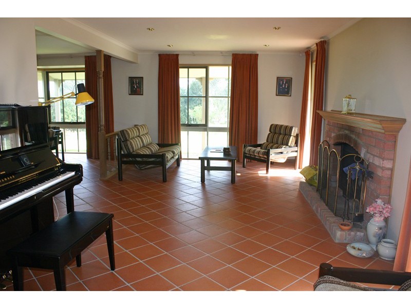 41 Dixon Road, Gisborne VIC 3437