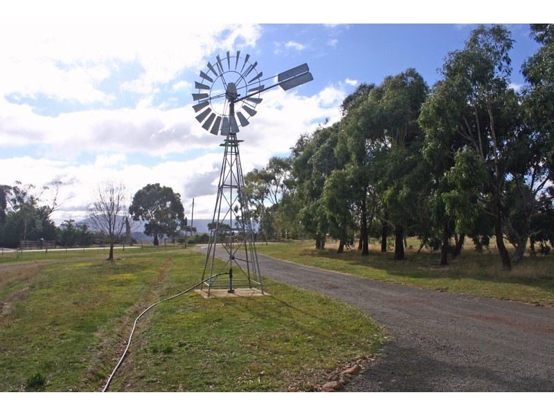41 Dixon Road, Gisborne VIC 3437