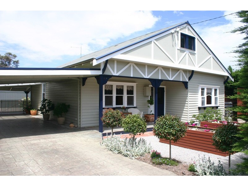 27 Howey Street, Gisborne VIC 3437
