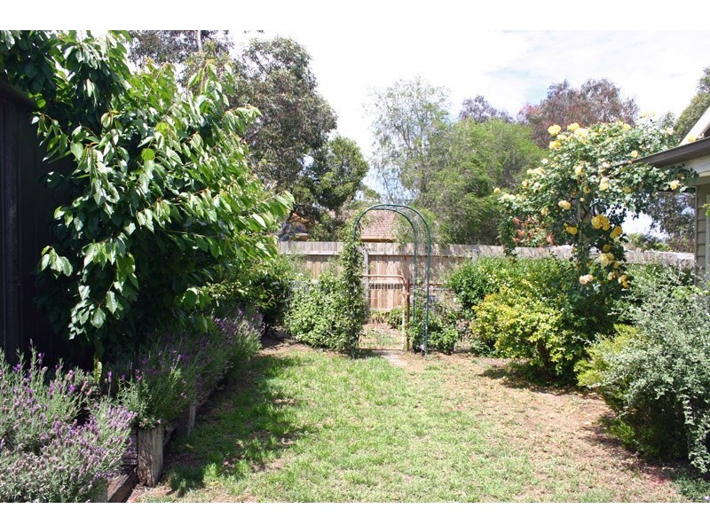 27 Howey Street, Gisborne VIC 3437