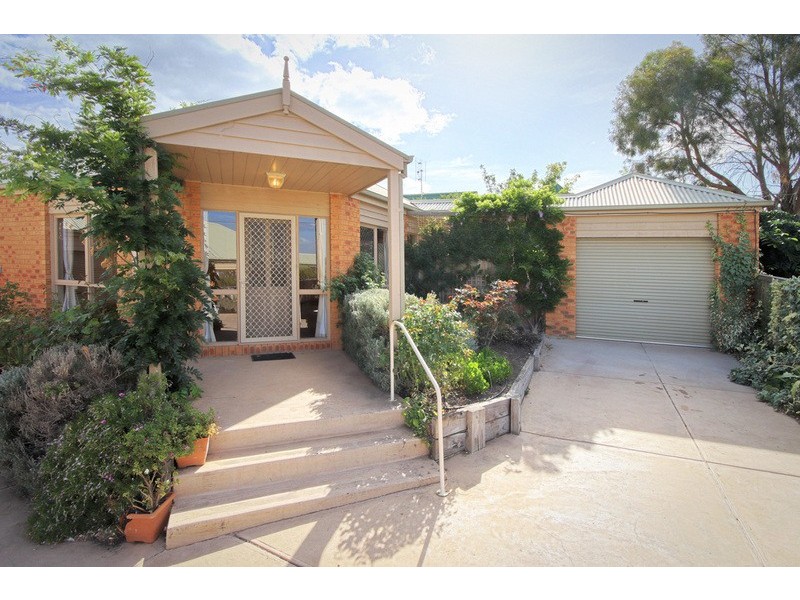 2/64 Sheedy Road, Gisborne VIC 3437