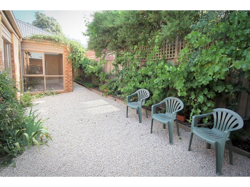 2/64 Sheedy Road, Gisborne VIC 3437