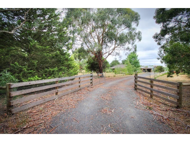 829 Bacchus Marsh Road, Bullengarook VIC 3437