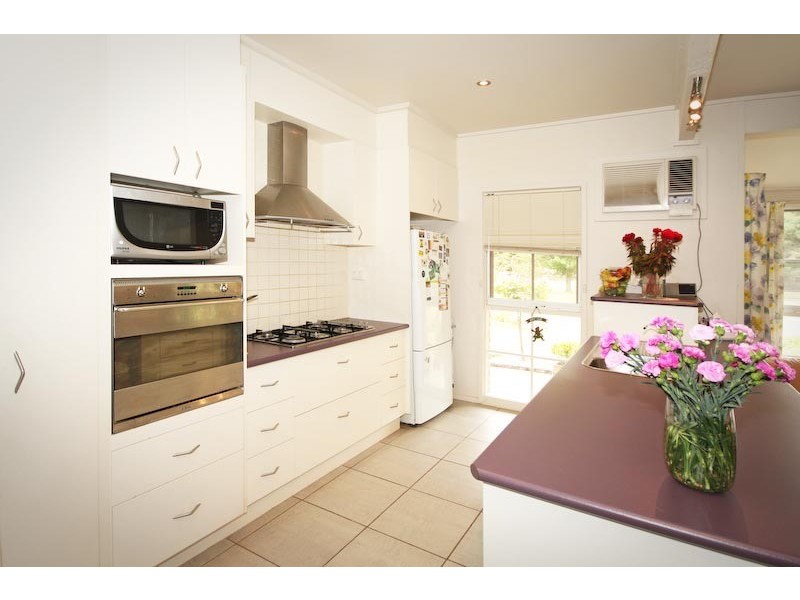 829 Bacchus Marsh Road, Bullengarook VIC 3437