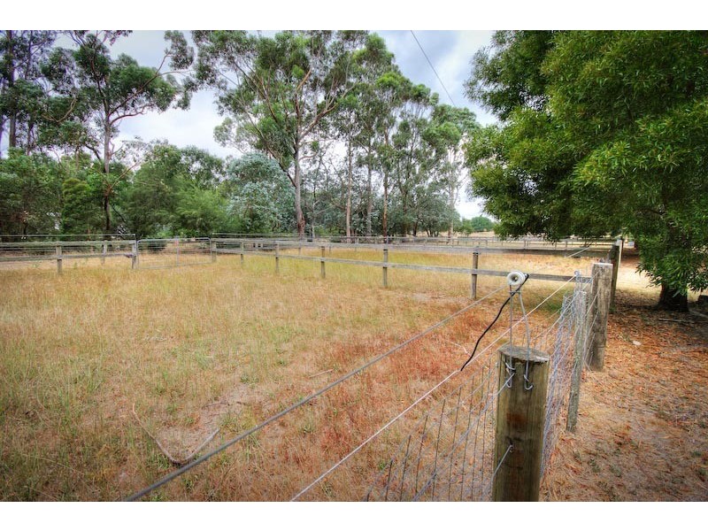 829 Bacchus Marsh Road, Bullengarook VIC 3437