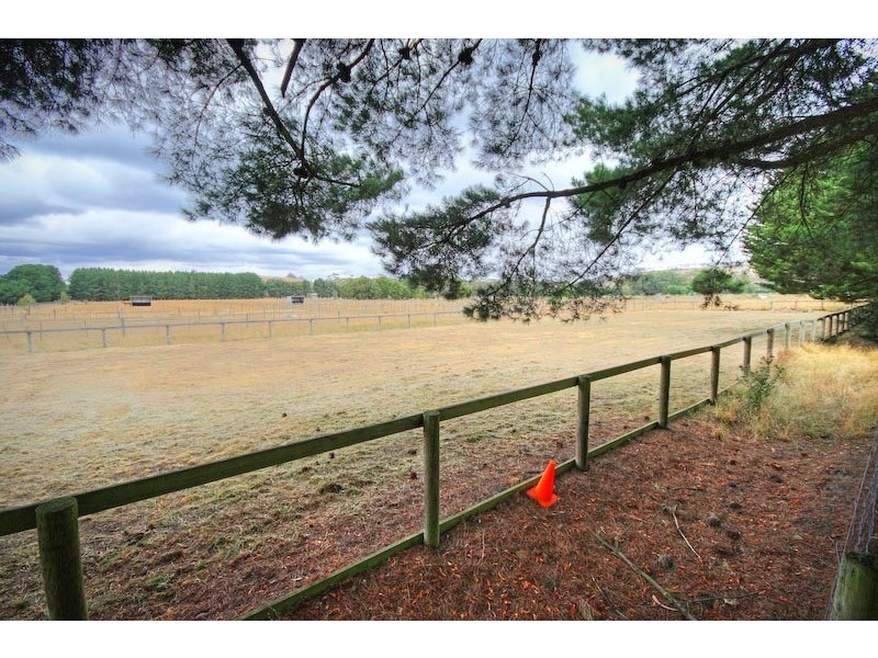829 Bacchus Marsh Road, Bullengarook VIC 3437