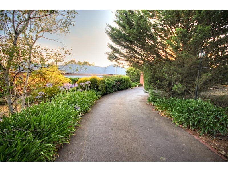 1 Skyline Drive, Gisborne VIC 3437