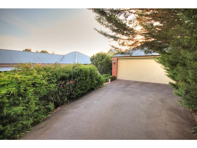 1 Skyline Drive, Gisborne VIC 3437