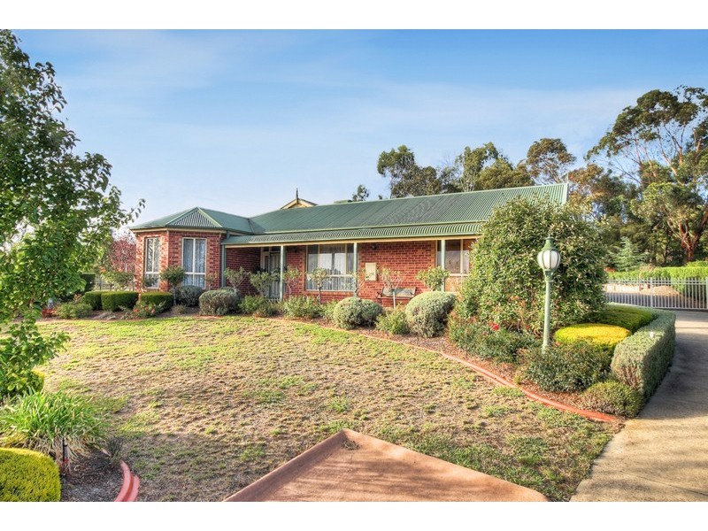 1 Carinya Drive, Gisborne VIC 3437
