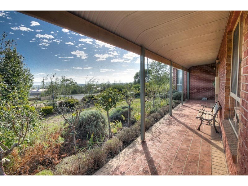 1 Carinya Drive, Gisborne VIC 3437