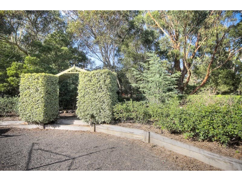 1 Carinya Drive, Gisborne VIC 3437