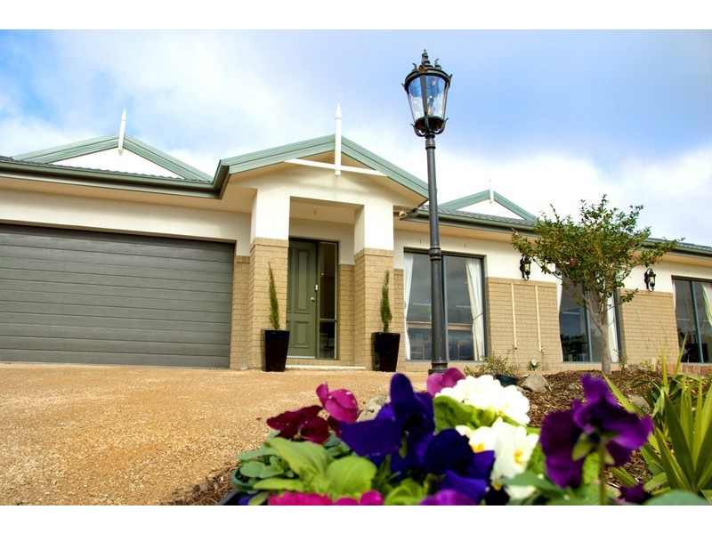 12 Alcheringa Court, Gisborne VIC 3437