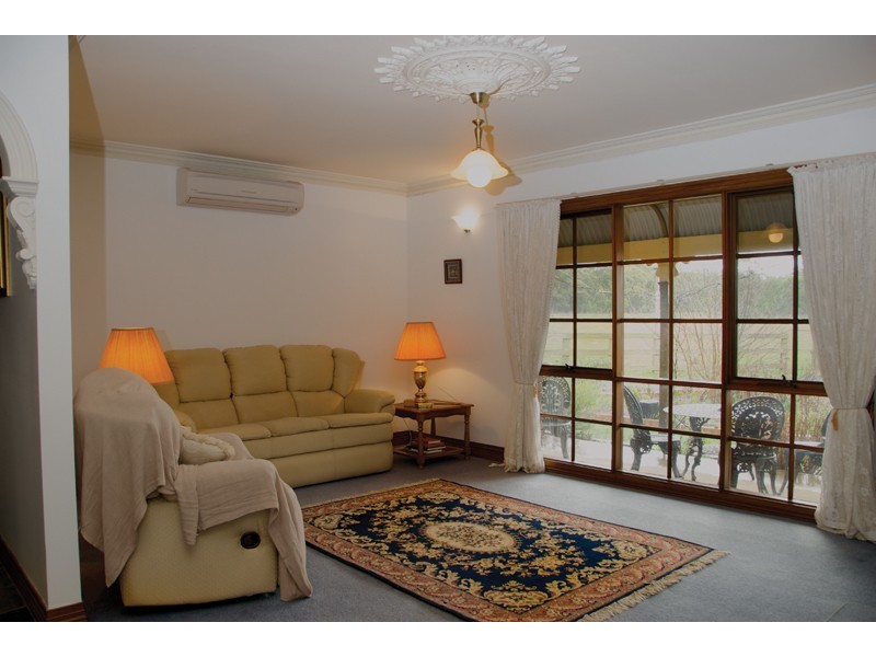 81 Porkers Lane, Woodend VIC 3442