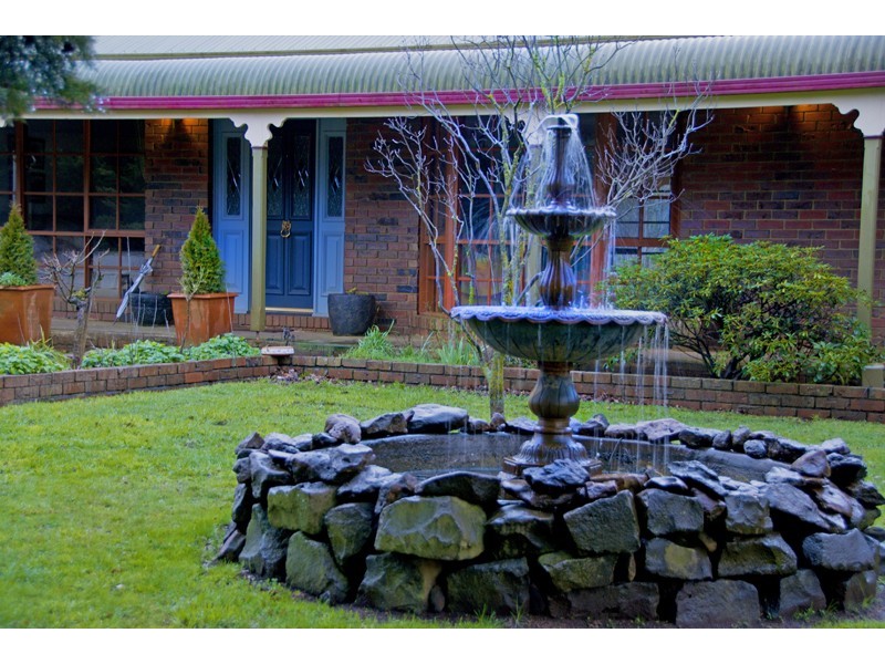 81 Porkers Lane, Woodend VIC 3442