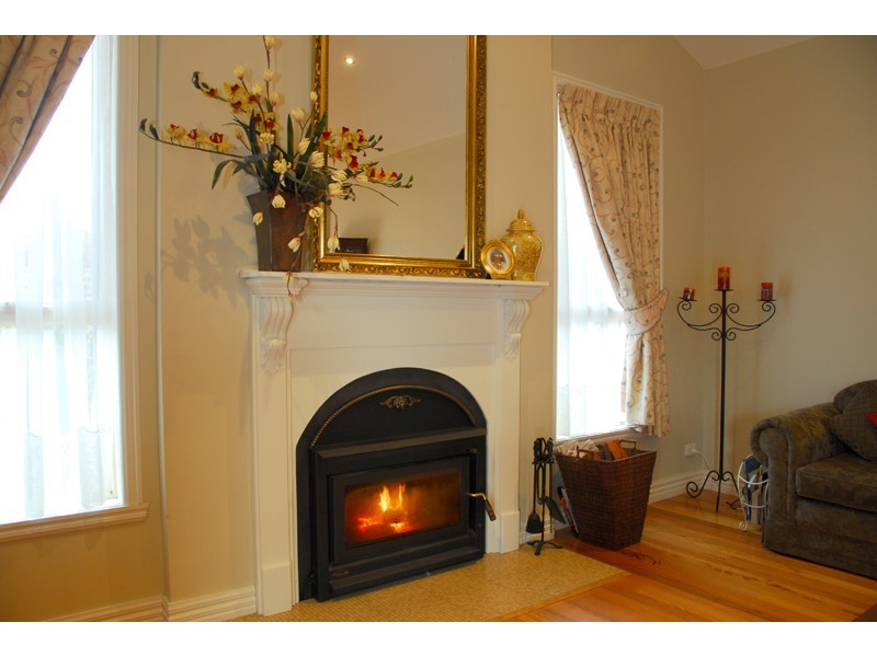 24 Carinya Drive, Gisborne VIC 3437