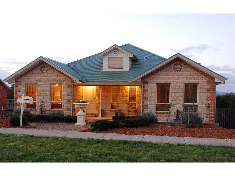 24 Carinya Drive, Gisborne VIC 3437