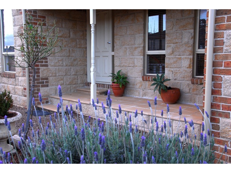 24 Carinya Drive, Gisborne VIC 3437