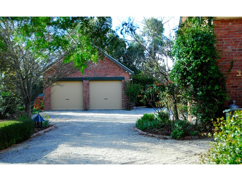 9 Slattery Crescent, Gisborne VIC 3437