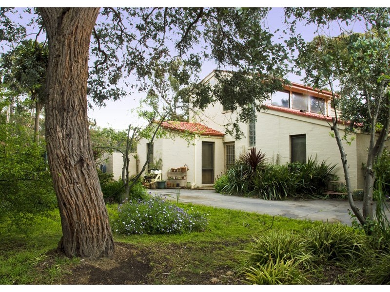 2 Centenary Avenue, Macedon VIC 3440
