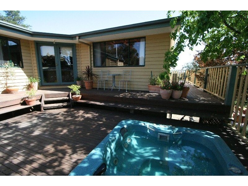 16 Raws Lane, Riddells Creek VIC 3431