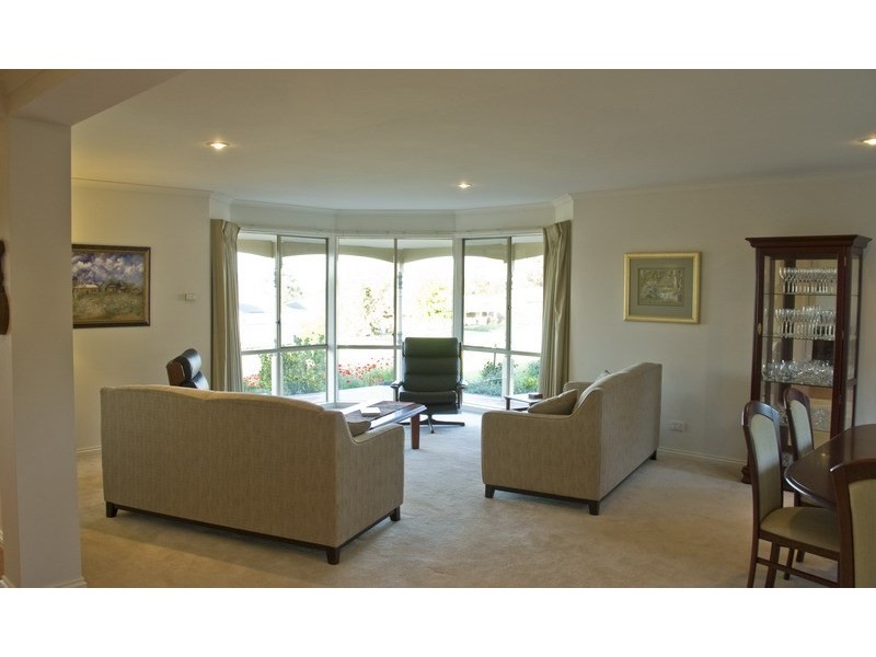 13 Kurung Court East, Gisborne VIC 3437