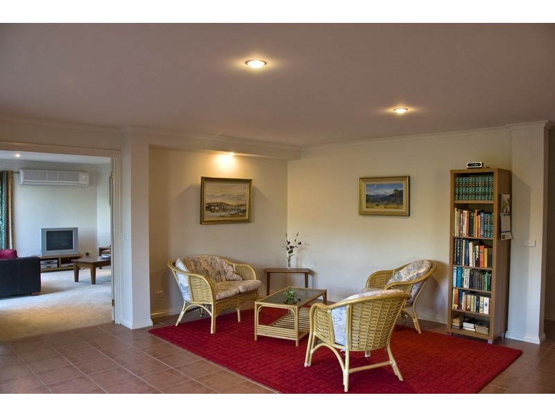 13 Kurung Court East, Gisborne VIC 3437