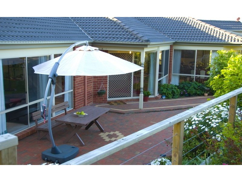 13 Kurung Court East, Gisborne VIC 3437