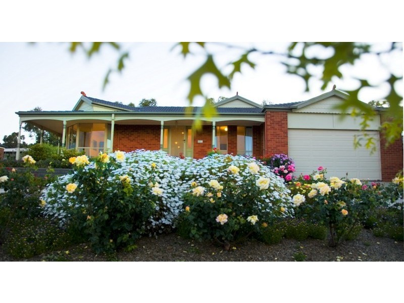 13 Kurung Court East, Gisborne VIC 3437