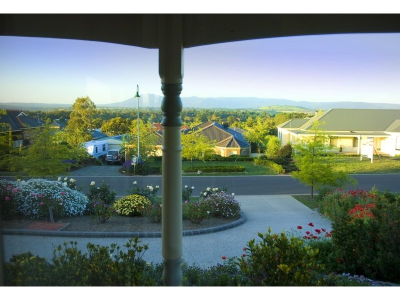 13 Kurung Court East, Gisborne VIC 3437