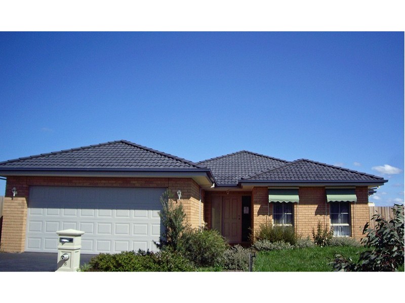 8 Black Avenue, Gisborne VIC 3437