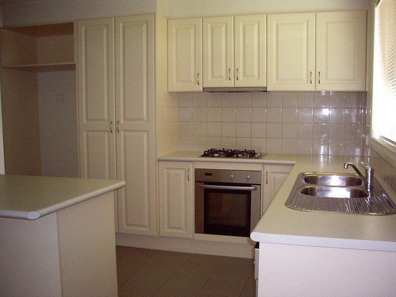 8 Black Avenue, Gisborne VIC 3437