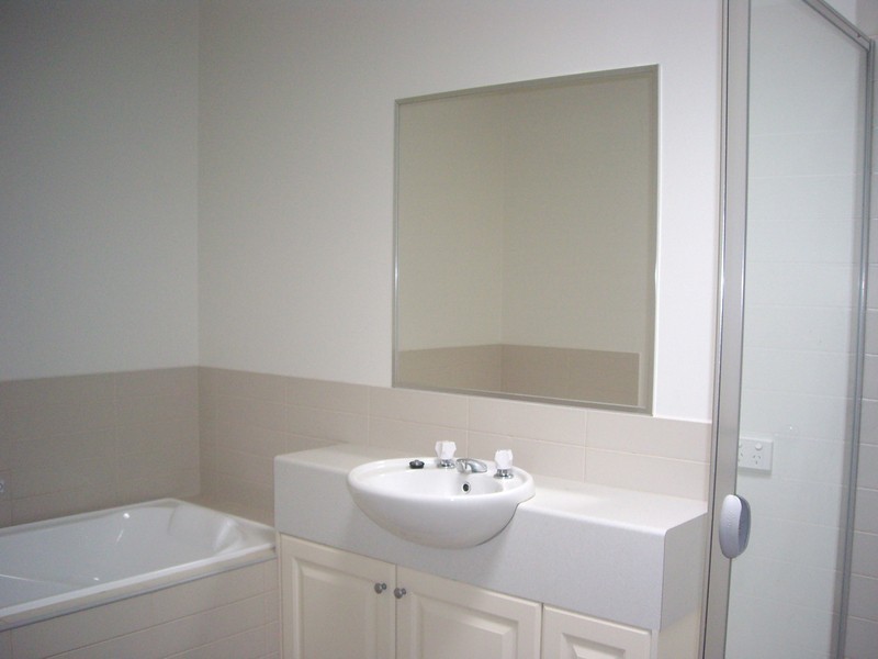 8 Black Avenue, Gisborne VIC 3437