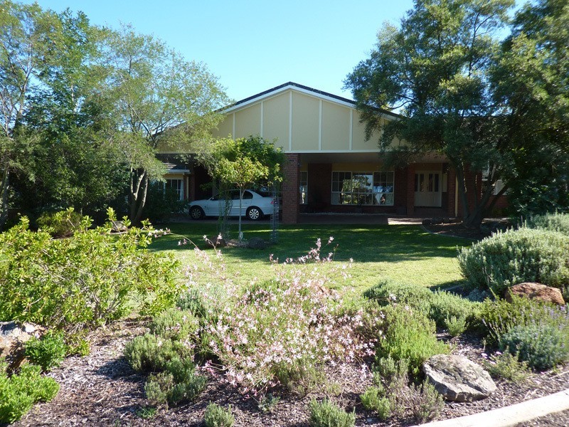 39 Hillview Rise, Gisborne South VIC 3437