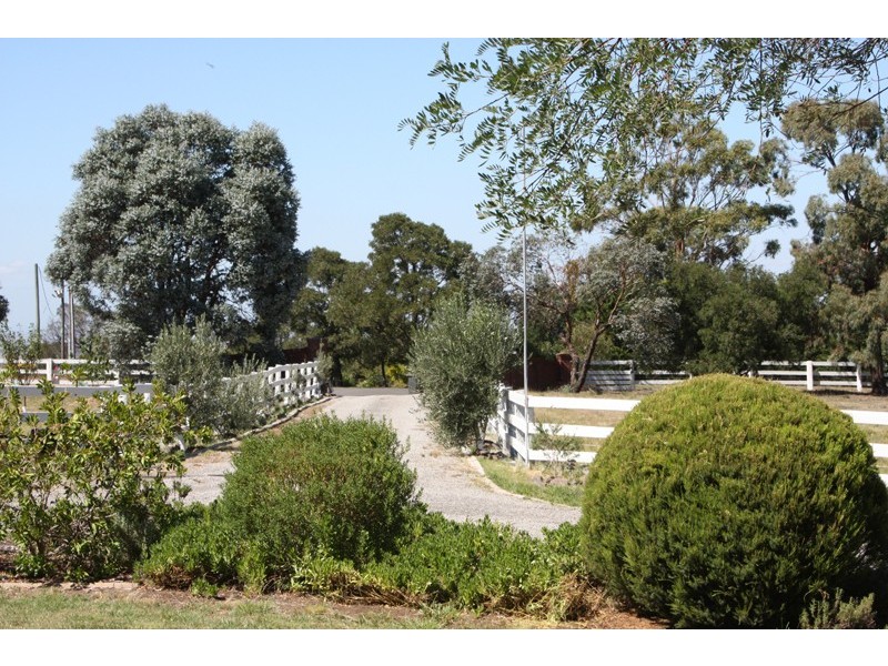 39 Hillview Rise, Gisborne South VIC 3437